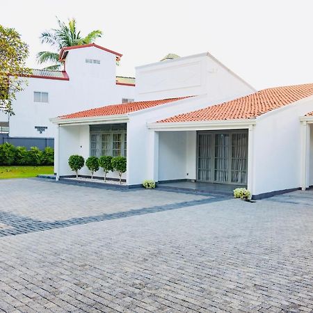 Bony'S Holiday Inn Negombo Exteriör bild