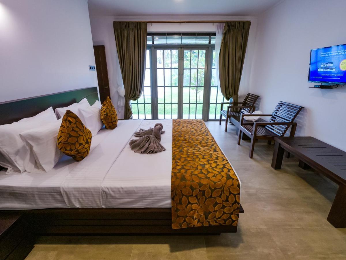 Bony'S Holiday Inn Negombo Exteriör bild