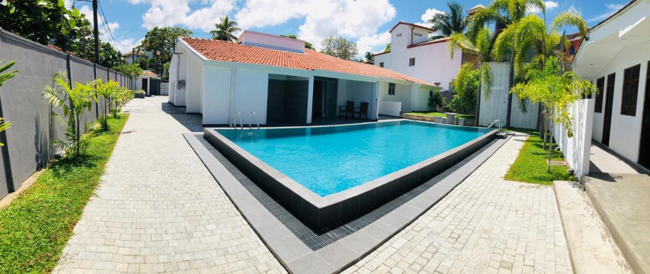 Bony'S Holiday Inn Negombo Exteriör bild